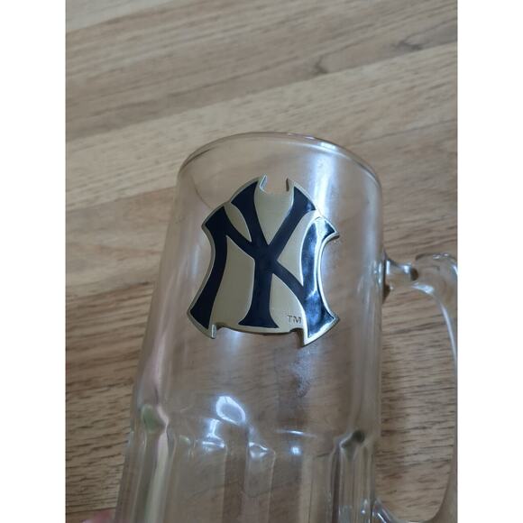 NEW YORK YANKEES LOGO OFFICIAL MAJOR LEAGUE BASEBALL JUMBO BEER MUG heavy glass. - Picture 3 of 4